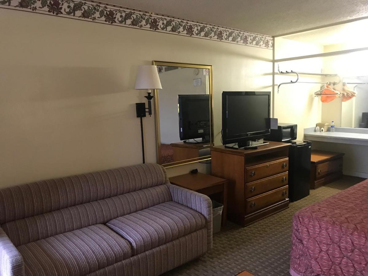Tyler Inn & Suites Exteriér fotografie